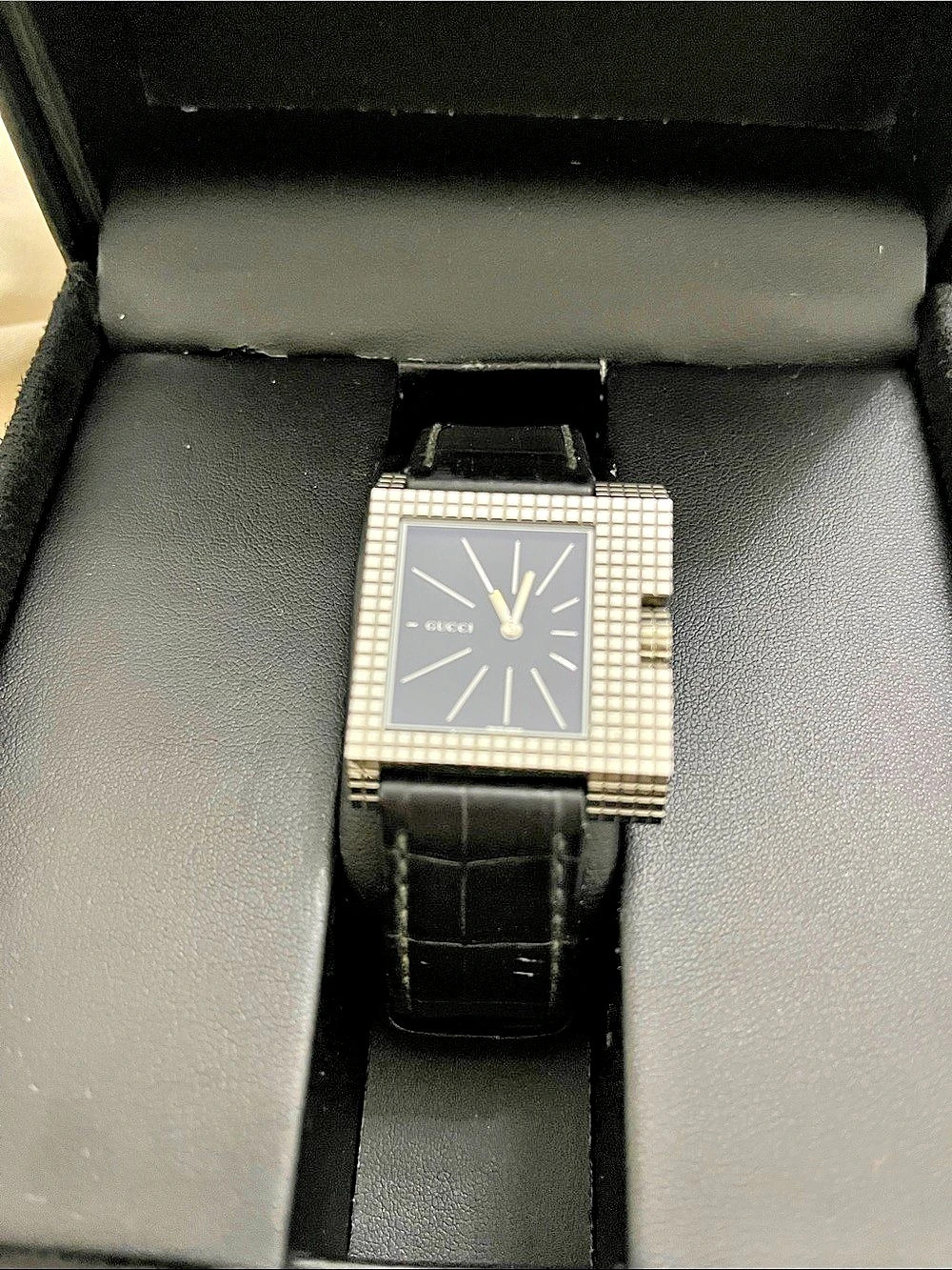 Gucci 7700 M Black Leather Strap Watch NWT